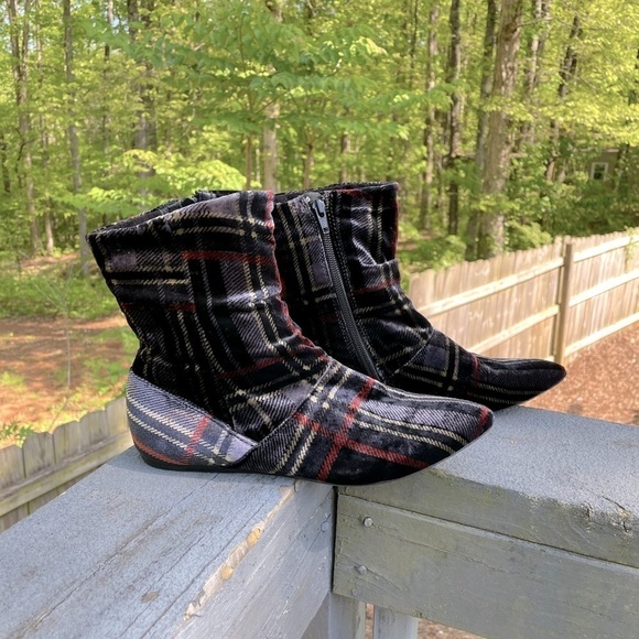 Born Crown Vintage Crushed Velvet Slouchy Ankle Pointed Toe Boots - Picture 1 of 8